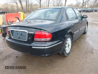 2005 Hyundai Sonata GLS with VIN KMHWF35H15A107824, listed as a IAAI auction lot 41724918 with 109,411 mi miles. Bid and sale history available at carsss.com. Image 4.