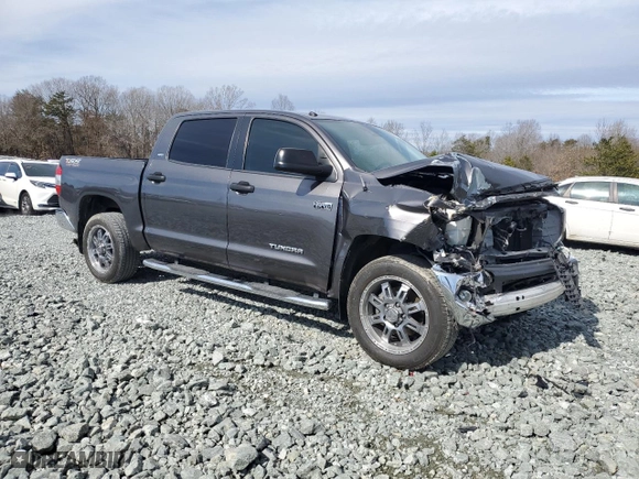 2018 Toyota Tundra 4WD SR5 with VIN 5TFDW5F1XJX705362, listed as a Copart auction lot 45887695 with 99,940 mi miles and Salvage Title. Bid and sale history available at carsss.com. Image 4.