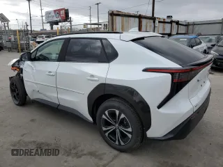 2024 Toyota bZ4X XLE z VIN JTMAAAAA2RA052610, wystawiony jako Copart lot #56564475 z przebiegiem 2020 mil mil oraz Szkody całkowita. Historia ofert i sprzedaży dostępna na DreamBid. Obrazek 2.