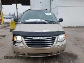 2005 Chrysler Town & Country Touring z VIN 2C8GP54L85R192954, wystawiony jako IAAI lot #41530918 z przebiegiem 242 193 mil mil oraz . Historia ofert i sprzedaży dostępna na DreamBid. Obrazek 12.