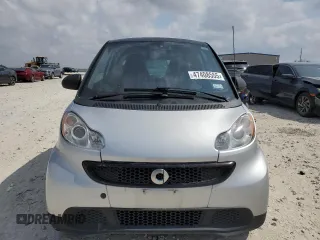 2015 Smart fortwo Passion z VIN WMEEJ3BA1FK793625, wystawiony jako Copart lot #47408555 z przebiegiem 66 795 mil mil oraz Szkody całkowita. Historia ofert i sprzedaży dostępna na DreamBid. Obrazek 5.