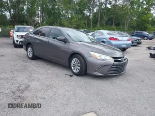 2017 Toyota Camry XLE z VIN 4T1BF1FK7HU792881, wystawiony jako IAAI lot #41899158 z przebiegiem 128 323 mil mil oraz . Historia ofert i sprzedaży dostępna na DreamBid. Obrazek 1.