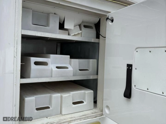 2018 Ford Econoline Commercial Cutaway with VIN 1FDXE4FS9JDC33221, listed as a Copart auction lot 47133205 with NaN miles and Clean Title. Bid and sale history available at carsss.com. Image 6.