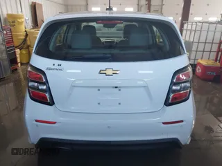 2020 Chevrolet Sonic LT z VIN 1G1JG6SB3L4110788, wystawiony jako IAAI lot #41313209 z przebiegiem 69 122 mil mil oraz . Historia ofert i sprzedaży dostępna na DreamBid. Obrazek 16.