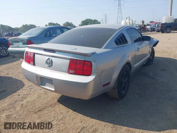 2007 Ford Mustang Deluxe with VIN 1ZVFT80N275312486, listed as a IAAI auction lot 42441764 with 172,095 mi miles and . Bid and sale history available at DreamBid. Image 4.