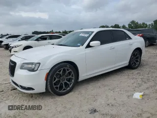 2015 Chrysler 300 S z VIN 2C3CCABT4FH739432, wystawiony jako Copart lot #55140875 z przebiegiem 156 905 mil mil oraz Szkoda całkowita • Salvage title. Historia ofert i sprzedaży dostępna na DreamBid. Obrazek 1.