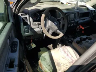 2017 Ram 2500 Tradesman z VIN 3C6UR5HJ4HG518807, wystawiony jako Copart lot #57942455 z przebiegiem 112 003 mil mil oraz Szkoda całkowita • Salvage title. Historia ofert i sprzedaży dostępna na DreamBid. Obrazek 8.