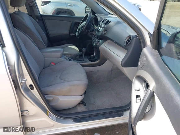 2011 Toyota RAV4 with VIN 2T3ZF4DV1BW052979, listed as a IAAI auction lot 41526981 with 215,034 mi miles. Bid and sale history available at carsss.com. Image 5.