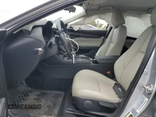 2020 Mazda 3 S Carbon Edition z VIN JM1BPBCMXL1162960, wystawiony jako Copart lot #57603795 z przebiegiem 31 229 mil mil oraz Szkoda całkowita • Salvage title. Historia ofert i sprzedaży dostępna na DreamBid. Obrazek 7.