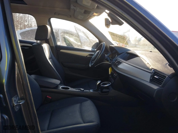 2014 BMW X1 sDrive28i with VIN WBAVM1C52EVW55890, listed as a IAAI auction lot 41512784 with 97,718 mi miles. Bid and sale history available at carsss.com. Image 5.