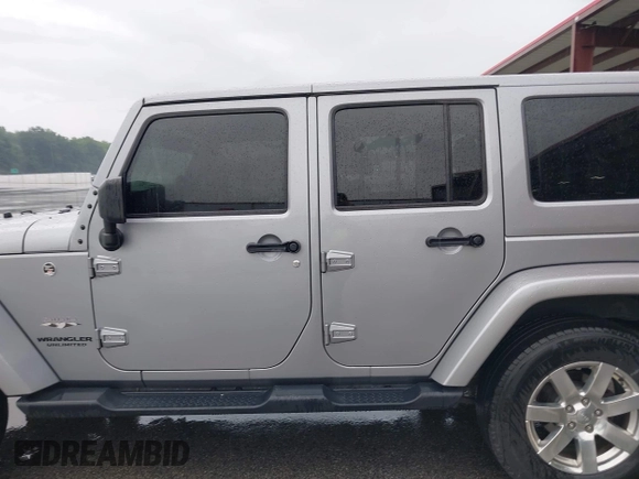2017 Jeep Wrangler Unlimited Sahara with VIN 1C4BJWEG8HL681775, listed as a IAAI auction lot 42424924 with 87,068 mi miles and . Bid and sale history available at DreamBid. Image 14.