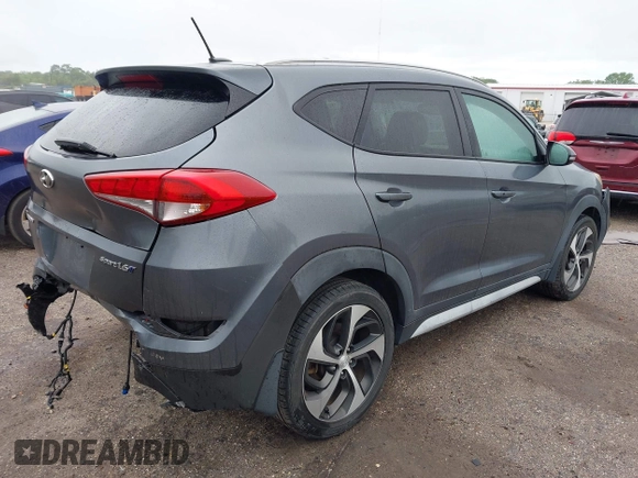 2017 Hyundai Tucson Value z VIN KM8J33A28HU399978, wystawiony jako IAAI lot #41987370 z przebiegiem 96 958 mil mil oraz . Historia ofert i sprzedaży dostępna na DreamBid. Obrazek 4.