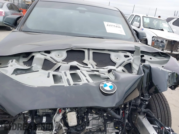 2025 BMW X2 M35i z VIN WBX83GM08S5128489, wystawiony jako IAAI lot #41575416 z przebiegiem 1 213 mil mil oraz . Historia ofert i sprzedaży dostępna na DreamBid. Obrazek 18.