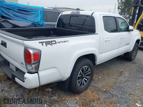 2023 Toyota Tacoma SR5 z VIN 3TMAZ5CNXPM208862, wystawiony jako IAAI lot #42206860 z przebiegiem 11 354 mil mil oraz . Historia ofert i sprzedaży dostępna na DreamBid. Obrazek 4.