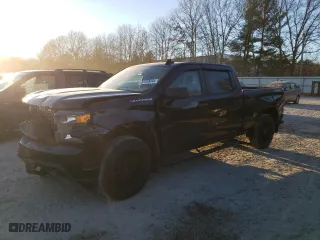 2021 Chevrolet Silverado 1500 Custom with VIN 1GCUYBEF7MZ425459, listed as a Copart auction lot 81338494 with 32,762 mi miles and Salvage Title. Bid and sale history available at carsss.com. Image 1.