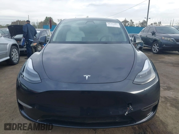 2024 Tesla Model Y with VIN 7SAYGDED8RF116209, listed as a IAAI auction lot 41761804 with 12,048 mi miles and . Bid and sale history available at DreamBid. Image 12.