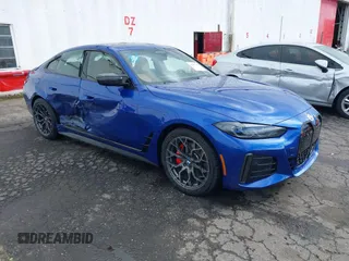 2023 BMW i4 M50 z VIN WBY33AW09PFP51735, wystawiony jako IAAI lot #41903386 z przebiegiem 17 624 mil mil oraz . Historia ofert i sprzedaży dostępna na DreamBid. Obrazek 1.