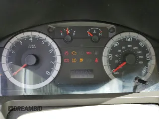 2008 Ford Escape XLS z VIN 1FMCU02Z88KB09430, wystawiony jako Copart lot #58158645 z przebiegiem 216 763 mil mil oraz Czysty tytuł • Clean title. Historia ofert i sprzedaży dostępna na DreamBid. Obrazek 9.