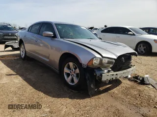 2013 Dodge Charger SE z VIN 2C3CDXBG4DH689616, wystawiony jako Copart lot #52802325 z przebiegiem 91 471 mil mil oraz Szkoda całkowita • Salvage title. Historia ofert i sprzedaży dostępna na DreamBid. Obrazek 4.