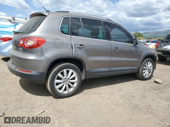 2011 Volkswagen Tiguan S z VIN WVGAV7AX9BW511129, wystawiony jako Copart lot #51907435 z przebiegiem 134 383 mil mil oraz Czysty tytuł • Clean title. Historia ofert i sprzedaży dostępna na DreamBid. Obrazek 3.