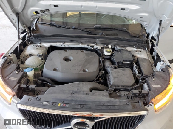 2022 Volvo XC40 Momentum with VIN YV4162UK4N2782984, listed as a Copart auction lot 57573245 with 19,865 mi miles and Salvage title. Bid and sale history available at DreamBid. Image 12.