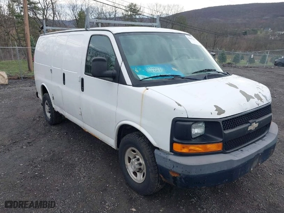 2009 Chevrolet Express Cargo Van with VIN 1GCGG25C091131655, listed as a IAAI auction lot 41967536 with 199,488 mi miles. Bid and sale history available at carsss.com. Image 1.