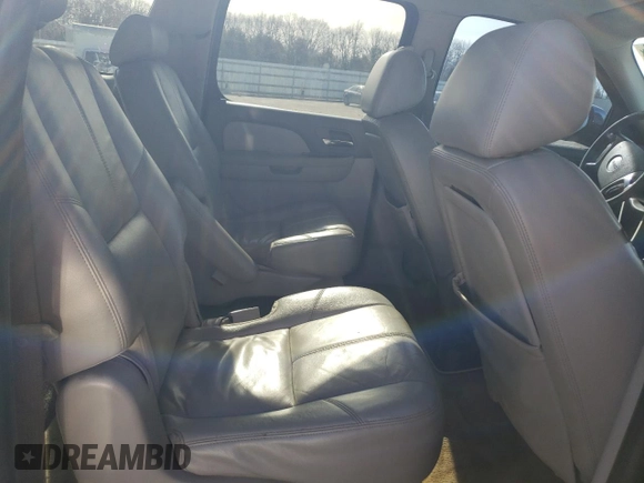 2010 GMC Yukon XL z VIN 1GKUKKE35AR211982, wystawiony jako Copart lot #43337575 z przebiegiem 246 457 mil mil oraz Szkoda całkowita • Salvage title. Historia ofert i sprzedaży dostępna na DreamBid. Obrazek 11.