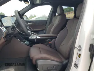 2025 BMW X1 xDrive28i z VIN WBX73EF01S5241553, wystawiony jako Copart lot #54432265 z przebiegiem 489 mil mil oraz Szkody całkowita. Historia ofert i sprzedaży dostępna na DreamBid. Obrazek 7.