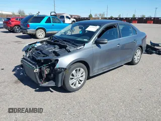 2015 Volkswagen Jetta SE с VIN 3VWD07AJ0FM262590, выставлен на аукционе IAAI как лот 42159928 с пробегом 110 895 миль миль и . История ставок и продаж доступна на DreamBid. Изображение 2.