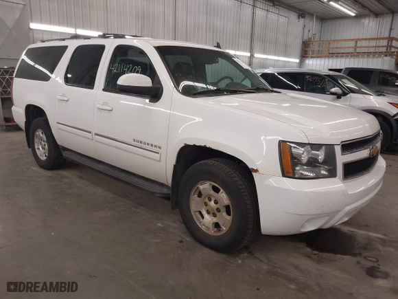 2013 Chevrolet Suburban LT with VIN 1GNSKJE74DR145680, listed as a IAAI auction lot 42114209 with 178,052 mi miles. Bid and sale history available at carsss.com. Image 1.