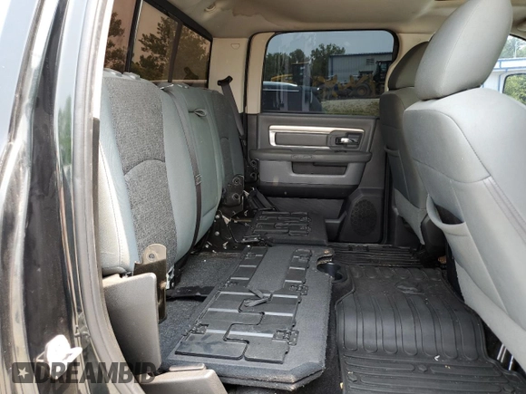 2017 Ram 2500 SLT z VIN 3C6UR5DL9HG667902, wystawiony jako Copart lot #57996355 z przebiegiem 383 028 mil mil oraz Czysty tytuł • Clean title. Historia ofert i sprzedaży dostępna na DreamBid. Obrazek 10.