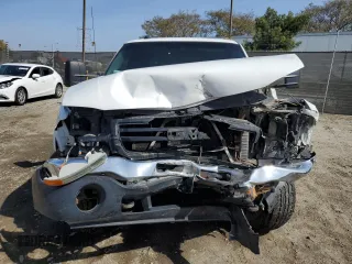 2005 GMC Sierra 1500HD SLE z VIN 1GTGK13UX5F827585, wystawiony jako Copart lot #45248805 z przebiegiem Nie podano mil oraz Szkoda całkowita • Salvage title. Historia ofert i sprzedaży dostępna na DreamBid. Obrazek 5.