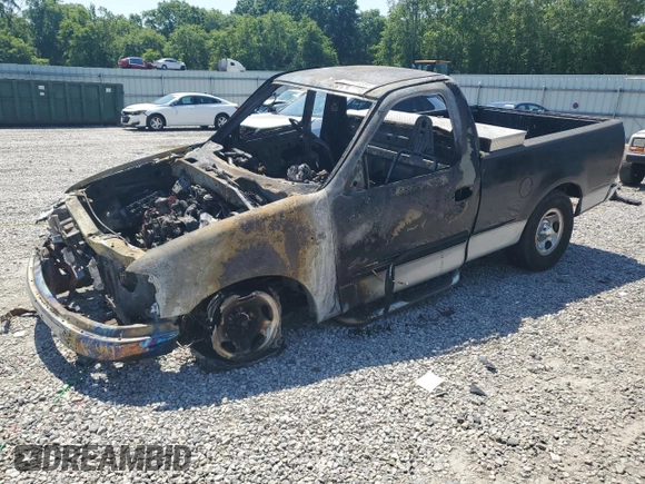 2003 Ford F-150 XL z VIN 2FTRF17W53CA11627, wystawiony jako Copart lot #53781405 z przebiegiem Nie podano mil oraz Szkoda całkowita • Salvage title. Historia ofert i sprzedaży dostępna na DreamBid. Obrazek 1.