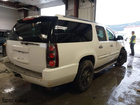 2007 GMC Yukon XL Denali with VIN 1GKFK66897J166451, listed as a IAAI auction lot 41592401 with 201,375 mi miles. Bid and sale history available at carsss.com. Image 4.