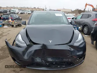 2025 Tesla Model Y Long Range z VIN 7SAYGDED8SF259764, wystawiony jako IAAI lot #42095888 z przebiegiem 2 685 mil mil oraz . Historia ofert i sprzedaży dostępna na DreamBid. Obrazek 13.