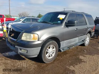 2004 Ford Expedition Special Service with VIN 1FMRU15W44LB49378, listed as a IAAI auction lot 42025232 with 197,811 mi miles. Bid and sale history available at carsss.com. Image 2.