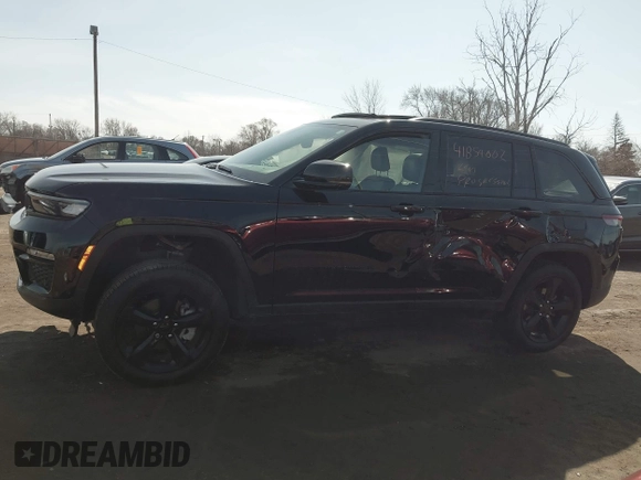 2024 Jeep Grand Cherokee Limited z VIN 1C4RJHBG2R8601244, wystawiony jako IAAI lot #41854002 z przebiegiem 10 606 mil mil oraz . Historia ofert i sprzedaży dostępna na DreamBid. Obrazek 14.