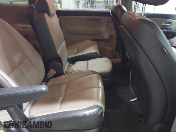 2019 Kia Sedona LX with VIN KNDMB5C11K6500813, listed as a IAAI auction lot 41570570 with 104,480 mi miles. Bid and sale history available at carsss.com. Image 8.