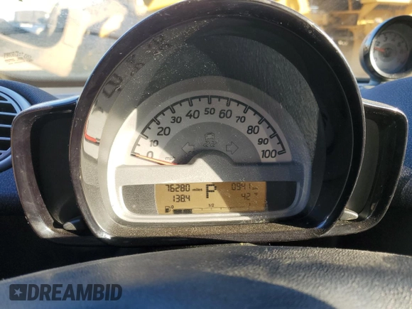 2012 Smart fortwo Pure z VIN WMEEJ3BA7CK543415, wystawiony jako Copart lot #42707385 z przebiegiem 76 280 mil mil oraz Szkody całkowita. Historia ofert i sprzedaży dostępna na DreamBid. Obrazek 9.