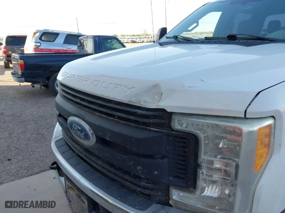 2017 Ford Super Duty F-250 SRW Lariat with VIN 1FT7W2BT8HEF21840, listed as a IAAI auction lot 41967866 with 278,619 mi miles. Bid and sale history available at carsss.com. Image 6.