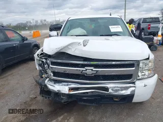 2009 Chevrolet Silverado 1500 LT with VIN 1GCEC29029Z267287, listed as a IAAI auction lot 41922651 with 235,636 mi miles. Bid and sale history available at carsss.com. Image 6.