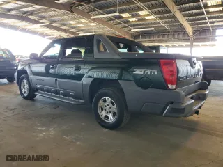 2002 Chevrolet Avalanche with VIN 3GNEC13T72G360865, listed as a Copart auction lot 54077115 with 201,031 mi miles and Clean Title. Bid and sale history available at carsss.com. Image 2.