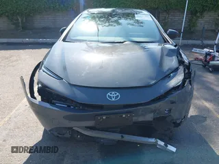 2023 Toyota Prius LE z VIN JTDADABU6P3001399, wystawiony jako IAAI lot #42137395 z przebiegiem 37 716 mil mil oraz . Historia ofert i sprzedaży dostępna na DreamBid. Obrazek 12.