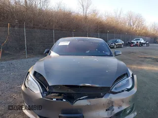 2018 Tesla Model S 75D z VIN 5YJSA1E4XJF291438, wystawiony jako IAAI lot #41311045 z przebiegiem Nie podano mil oraz . Historia ofert i sprzedaży dostępna na DreamBid. Obrazek 12.