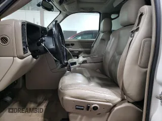 2004 Chevrolet Suburban Z71 with VIN 3GNFK16Z84G317016, listed as a Copart auction lot 74145374 with 257,362 mi miles and Clean Title. Bid and sale history available at carsss.com. Image 7.