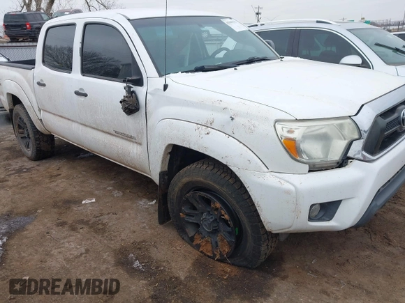 2015 Toyota Tacoma z VIN 5TFLU4EN5FX118378, wystawiony jako IAAI lot #41609943 z przebiegiem 121 640 mil mil oraz . Historia ofert i sprzedaży dostępna na DreamBid. Obrazek 1.