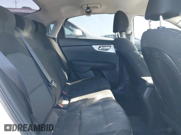 2022 Kia Forte LXS z VIN 3KPF24AD9NE490305, wystawiony jako IAAI lot #41979052 z przebiegiem 80 334 mil mil oraz . Historia ofert i sprzedaży dostępna na DreamBid. Obrazek 8.