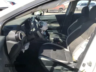 2021 Nissan Versa SV z VIN 3N1CN8EV7ML855601, wystawiony jako Copart lot #50088085 z przebiegiem 84 069 mil mil oraz Szkody całkowita. Historia ofert i sprzedaży dostępna na DreamBid. Obrazek 7.