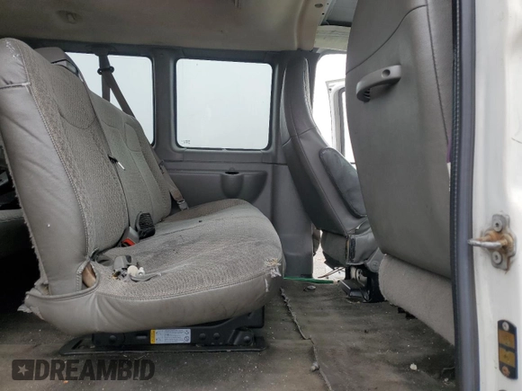 2012 Chevrolet Express Passenger 1LT z VIN 1GAZG1FA6C1175370, wystawiony jako Copart lot #48130955 z przebiegiem 268 170 mil mil oraz Szkoda całkowita • Salvage title. Historia ofert i sprzedaży dostępna na DreamBid. Obrazek 11.