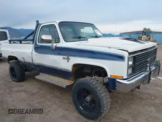 1984 Chevrolet Suburban z VIN 1G8EK16L2EF146812, wystawiony jako IAAI lot #40344407 z przebiegiem 253 940 mil mil oraz . Historia ofert i sprzedaży dostępna na DreamBid. Obrazek 1.